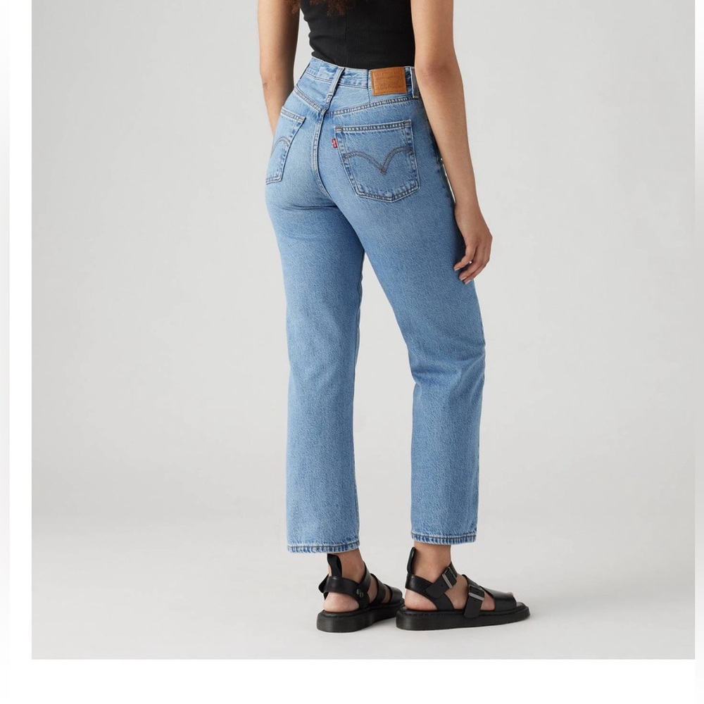 Levi’s premium Ribcage Straight Ankle size 26